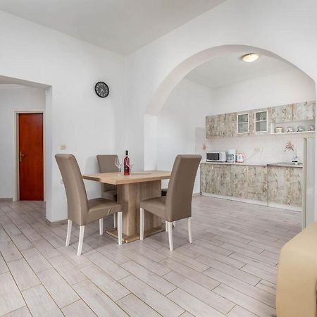 Apartman Mauro Pula Exterior photo
